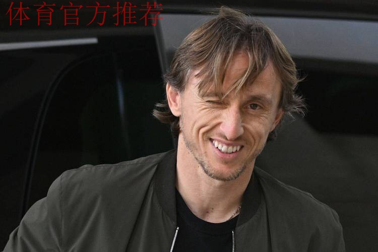 年薪650万 魔笛买17欧元机票回国家队！乘客沸腾 官方调侃